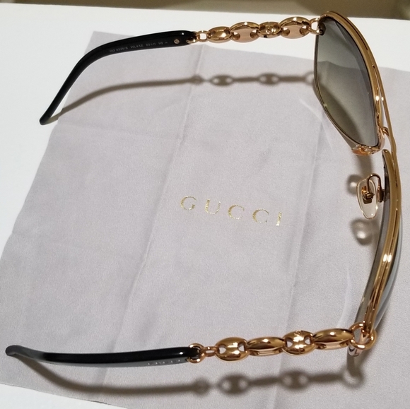*LIKE NEW* Gucci Sunglasses - Picture 3 of 9
